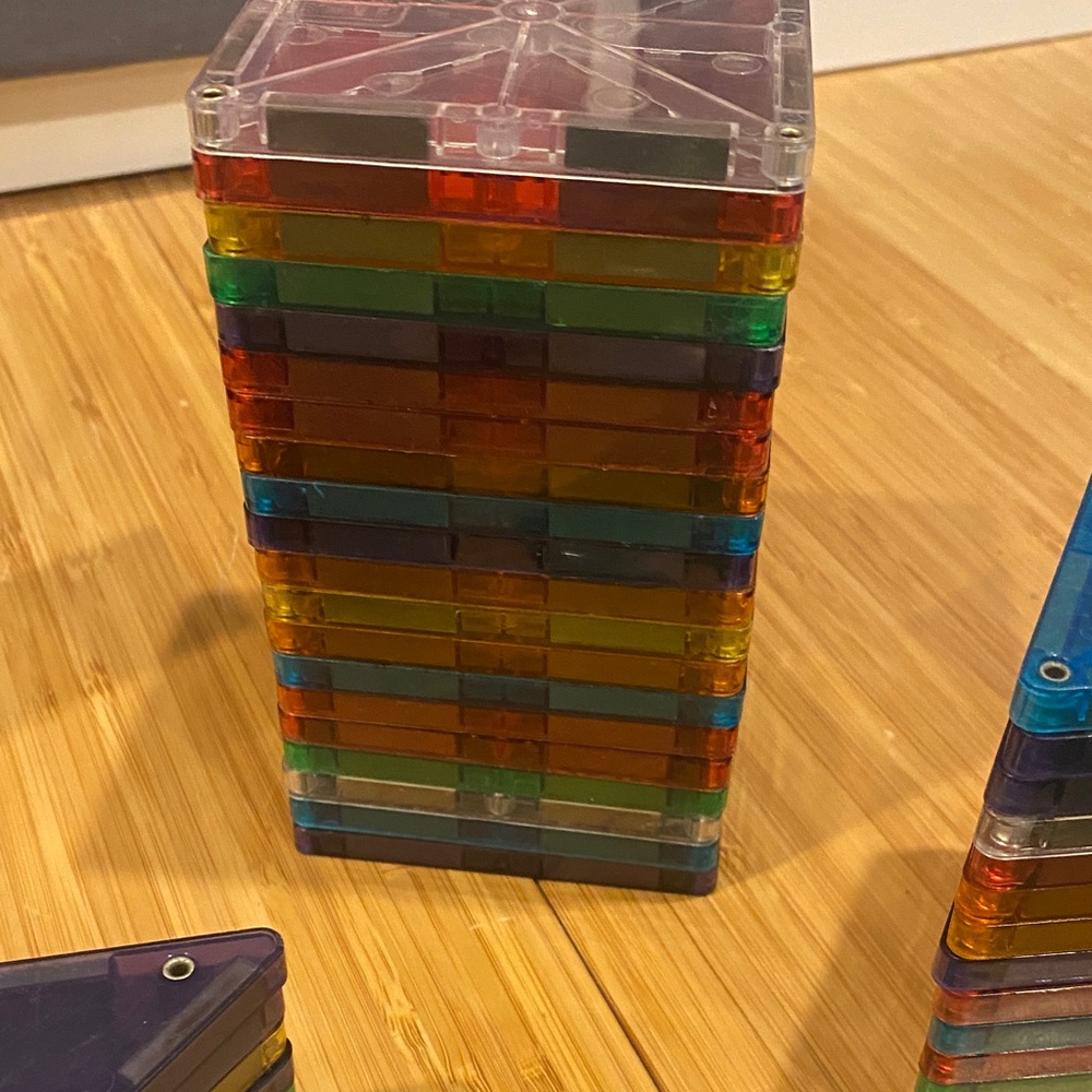 Magnatiles 70 piece set - Colorful Magnetic Building Tiles Set - Picture 3 of 5